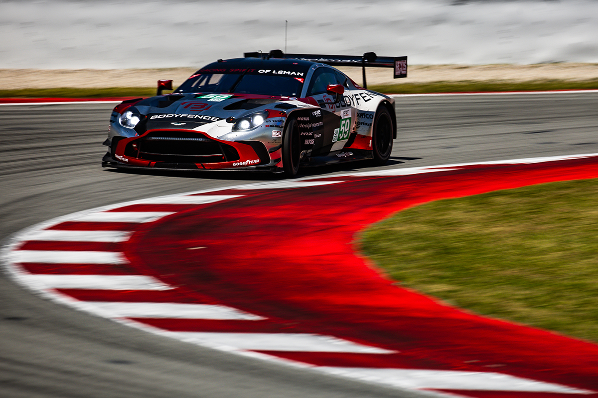 Aston Martin GT3 en virage